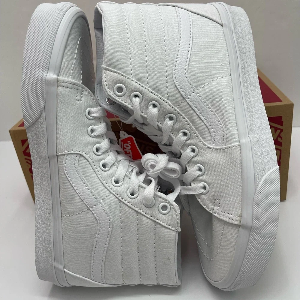 Vans Men’s Sk8-Hi Sneakers
True White
VN000D5IW00
Lifestyle, Original Icon, Canv - Picture 11 of 16